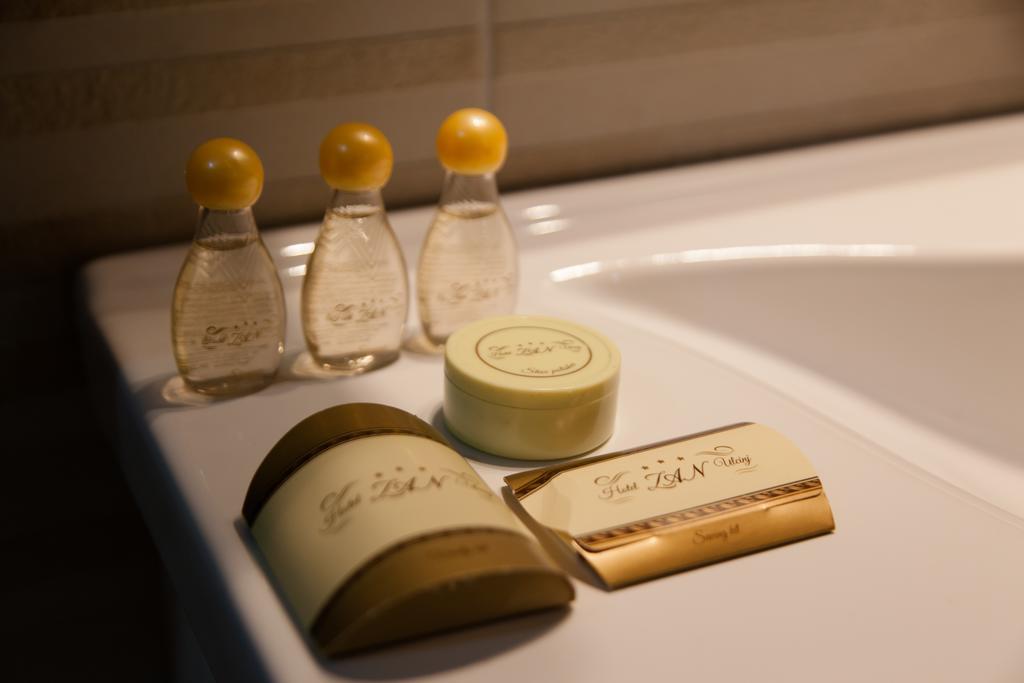 Hotel Zan ウルツィニ エクステリア 写真